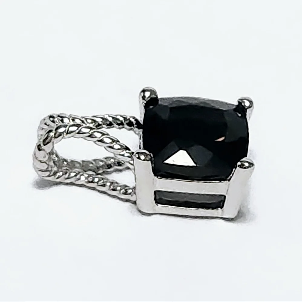 1.00 ct Topaz cushion Silver Pendant - Picture 7 of 11